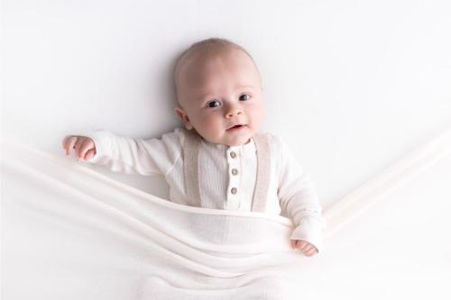 Baby auf weiß