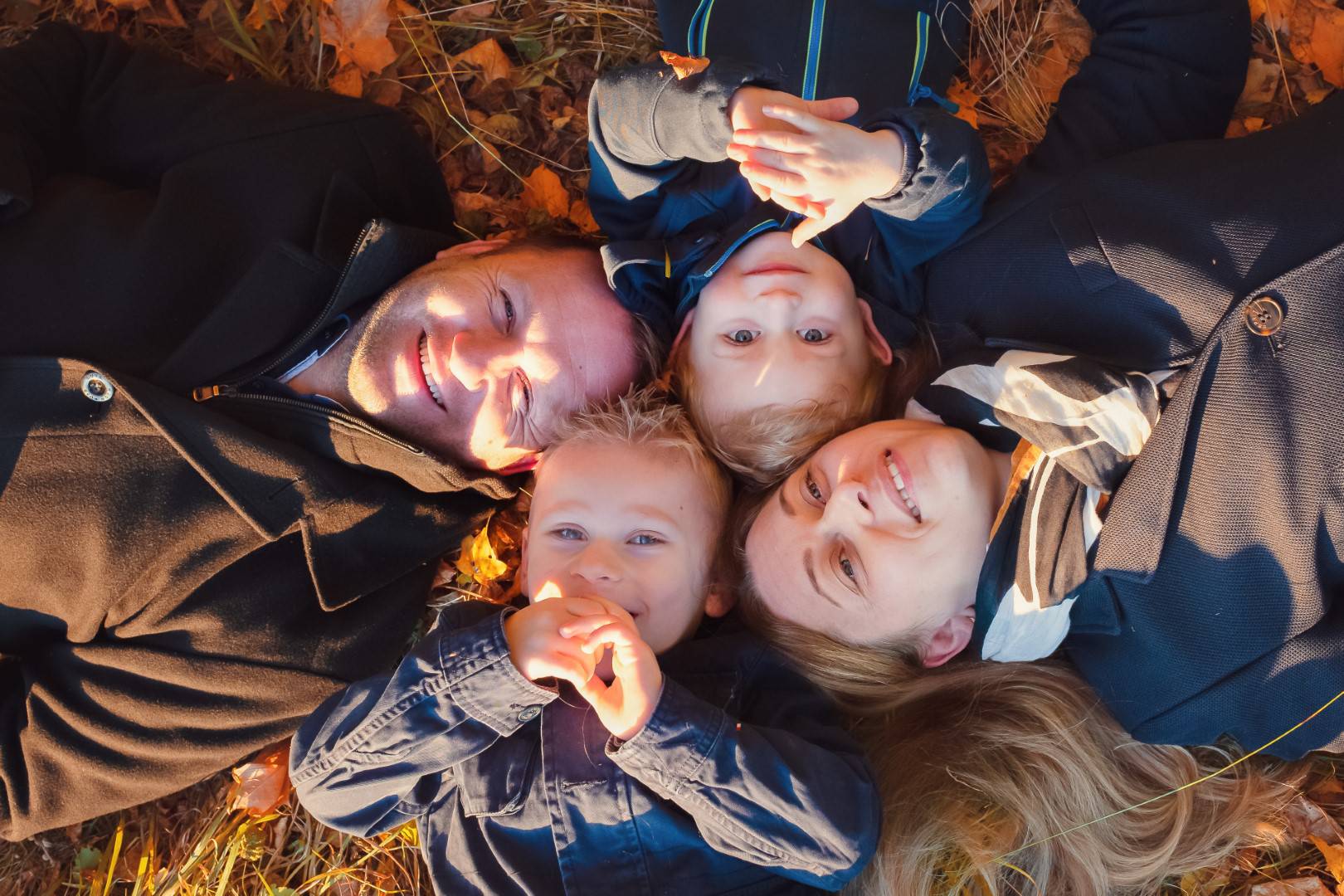 Familie im Herbst